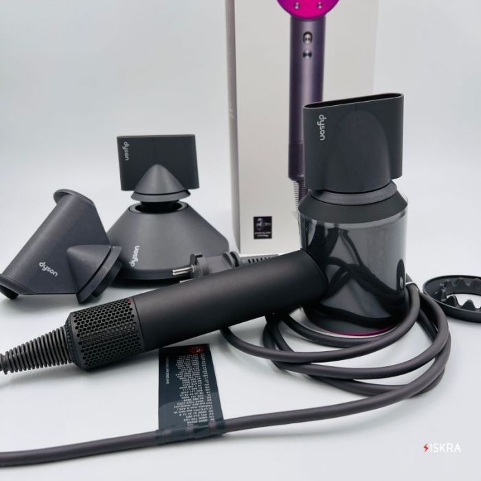 Uscător de păr Dyson cu 5 duze, 1600W