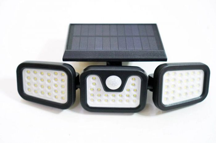 Lampă stradală cu senzor de mișcare, solară